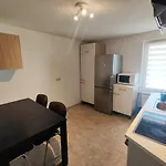 Schoene 4 Raum 2te , 4 - 7 Bett In Appartement