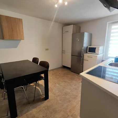 Schoene 4 Raum 2te , 4 - 7 Bett In *