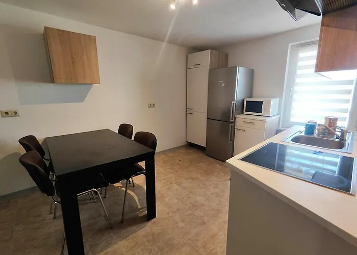 Schoene 4 Raum 2te , 4 - 7 Bett In *