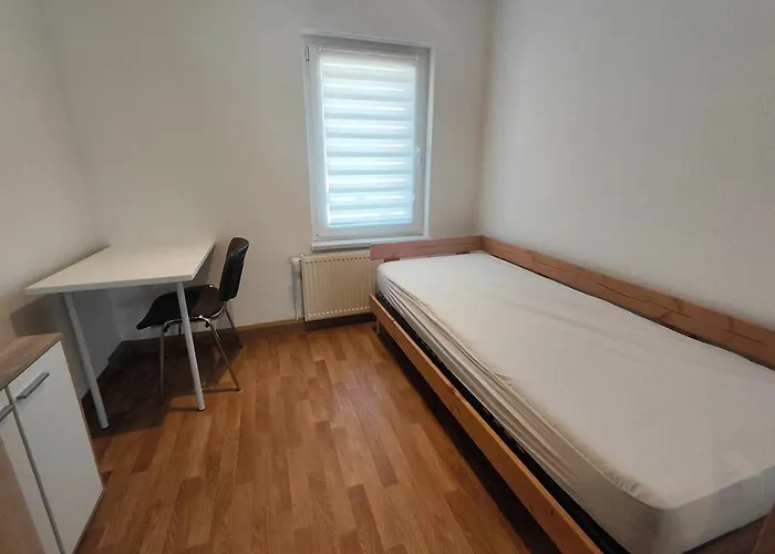 Schoene 4 Raum 2te , 4 - 7 Bett In شقة