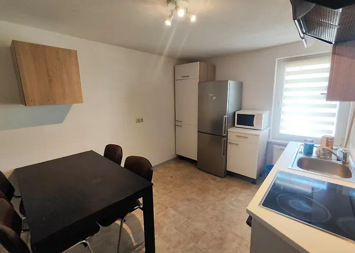 Schoene 4 Raum 2te , 4 - 7 Bett In شقة